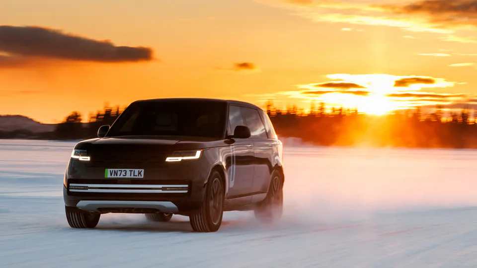 Ecco le prime foto del Range Rover 100% elettrico