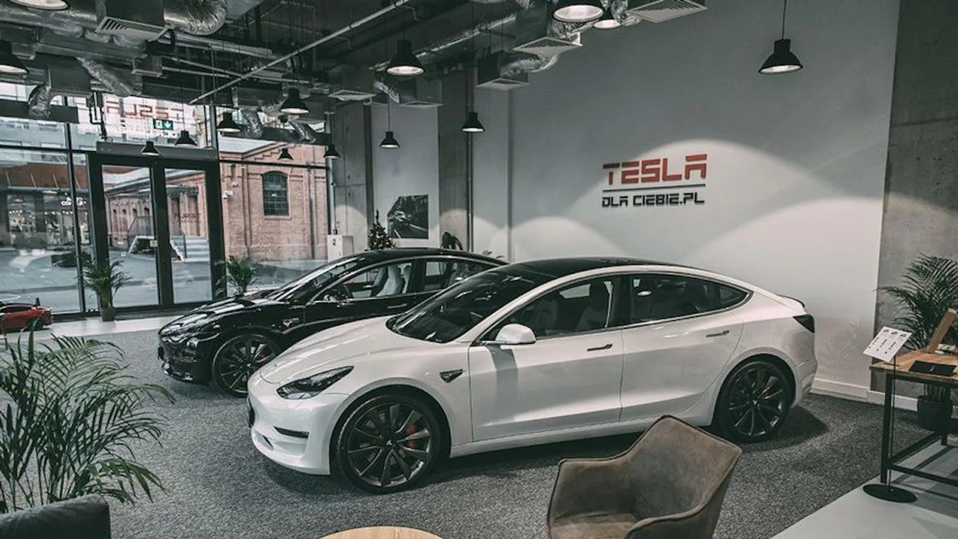 Tesla investe in Polonia, ma crea anche caos