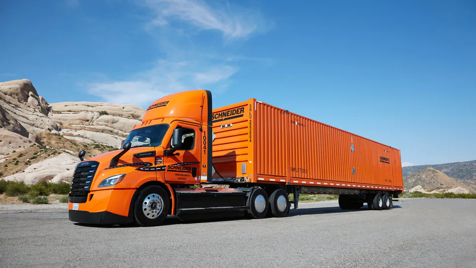 Schneider raggiunge il milione di miglia con i suoi camion elettrici Freightliner eCascadia