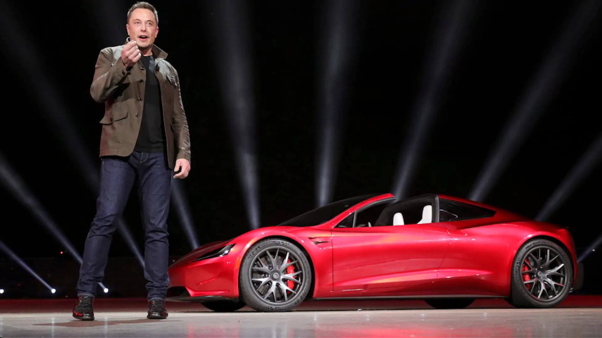 Musk annuncia la Roadster ad aprile tra ritardi e dubbi