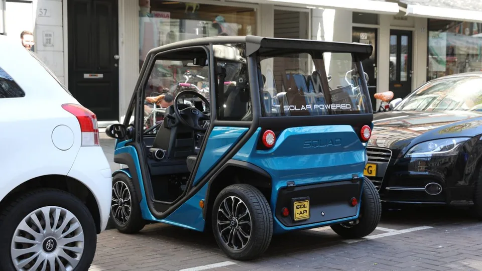 La "Solar City Car" da 6.250 dollari di Squad Mobility illustra i piani per il mercato statunitense