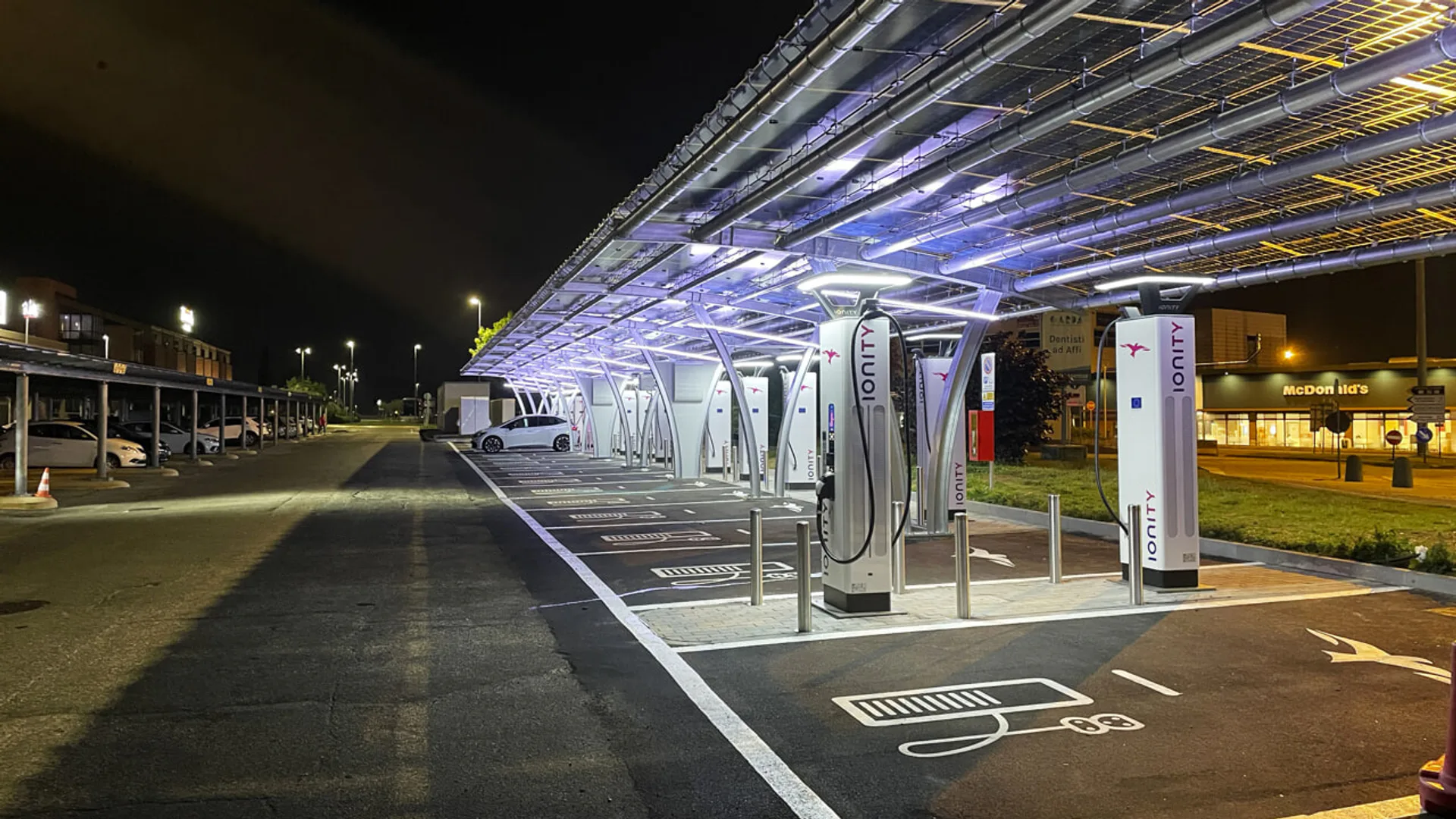 IL FUTURO DELLE RICARICHE AD ALTA POTENZA: infrastruttura diffusa o hub di ricarica?