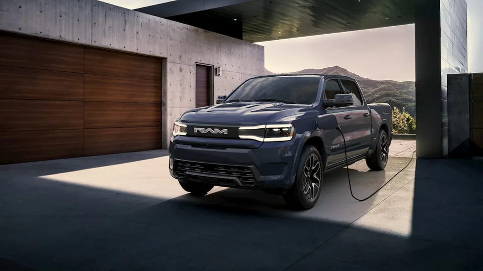 Ecco una panoramica delle prime Jeep, Dodge e Ram EV che arriveranno il prossimo anno.