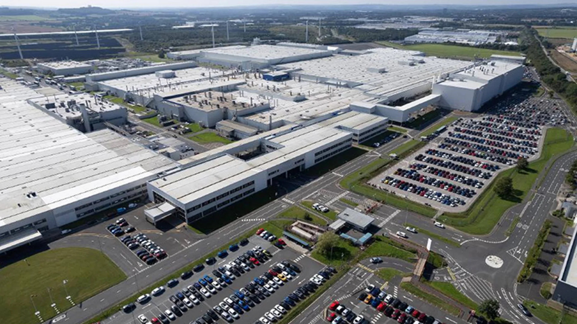Nissan conferma 3 nuovi veicoli elettrici e la sede della sua prossima gigafactory