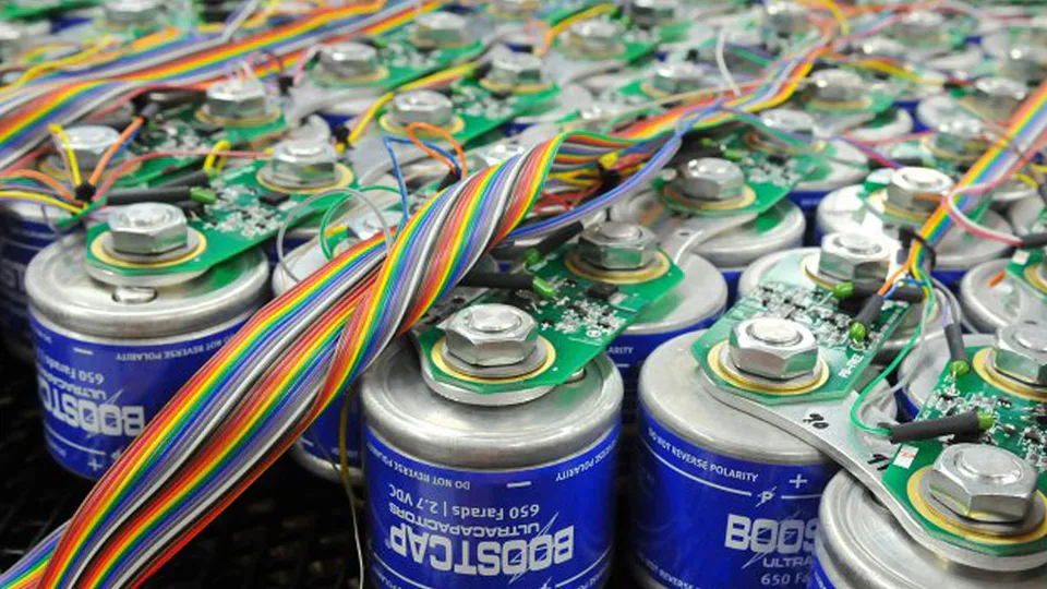 Supercondensatori. - Ricarica auto elettrica in settantadue secondi.