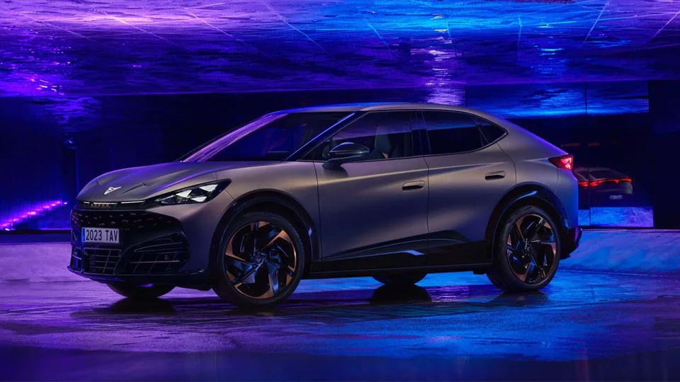 Svelata la nuova CUPRA Tavascan, SUV Coupé elettrico con 550 km di autonomia