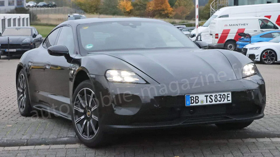 Taycan facelift 2023 Frontale
