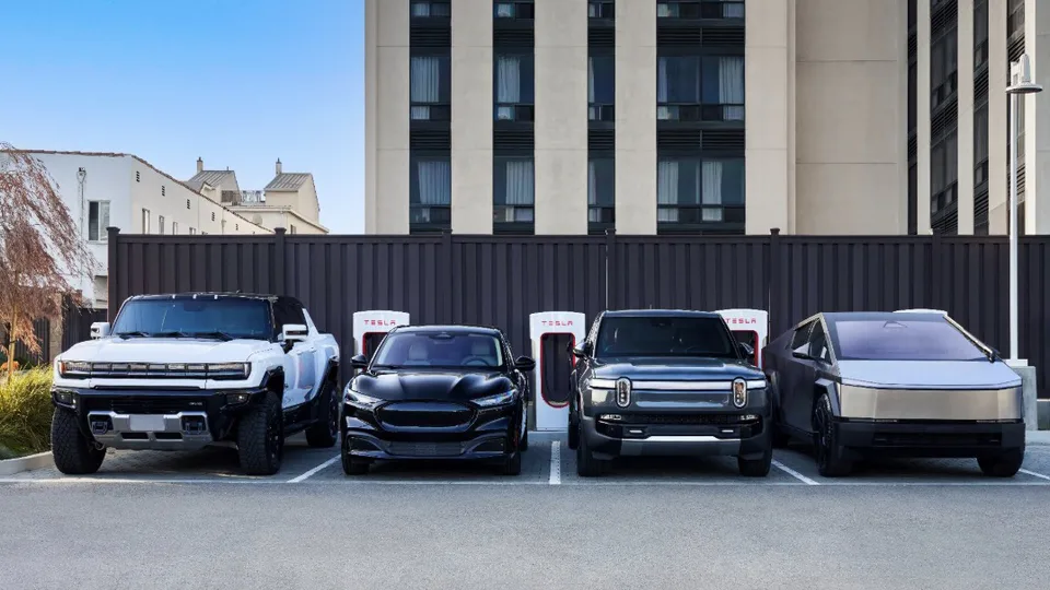 Tesla sta già ritirando i piani per i Supercharger dopo aver licenziato il suo team