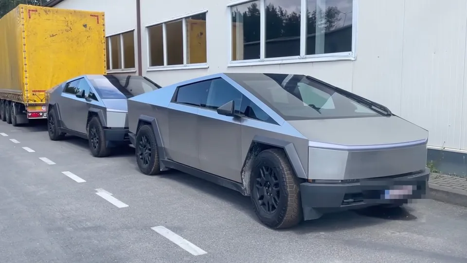 Tesla alle prese con l'invenduto, Cybertruck fermi in magazzino per un valore di 200 milioni di dollari
