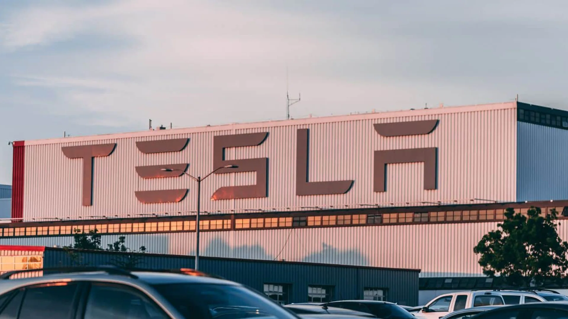 Tesla Files - 100gb di dati trasferiti verso la Germania