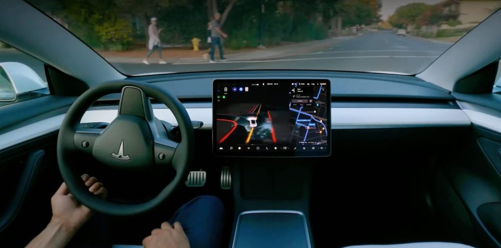Tesla inaugura il servizio Robotaxi ad Austin: supervisionato da un operatore a bordo | Elettronauti.it