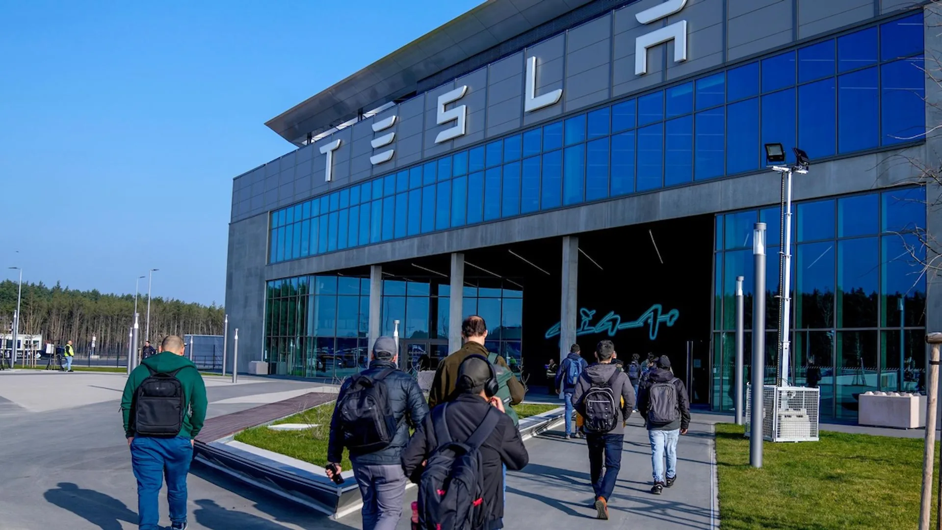 Tesla a Grünheide: tensioni crescenti con i sindacati e il sistema di rappresentanza