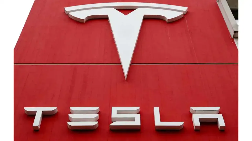 Tesla vs Stellantis
