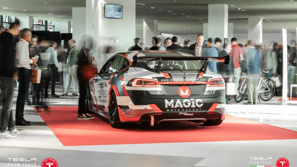 Tesla Model S FIA Magic Motorsport al Tesla Revolution 2019
