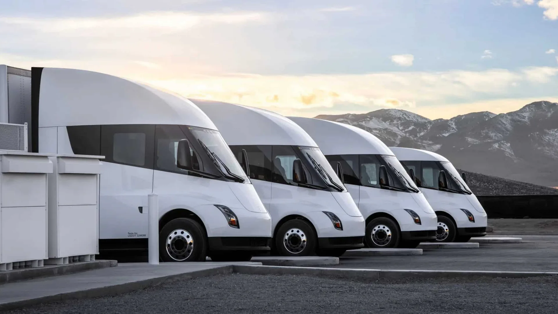 Tesla Semi In Ricarica