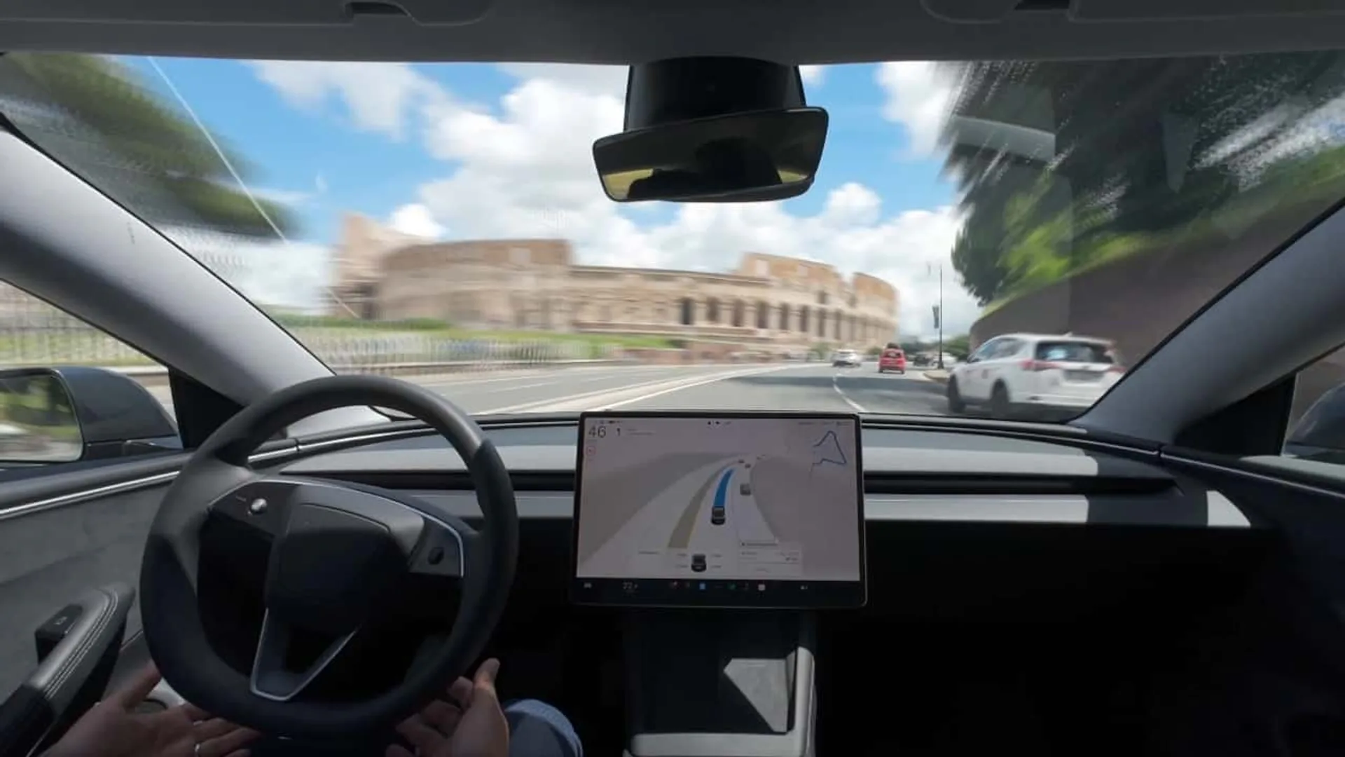 guida-autonoma-Tesla-provata-traffico-roma