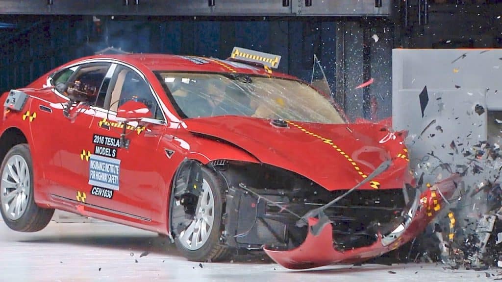 Tesla usa versioni del software apposite per i crash test? Vi spiego perché | Elettronauti.it