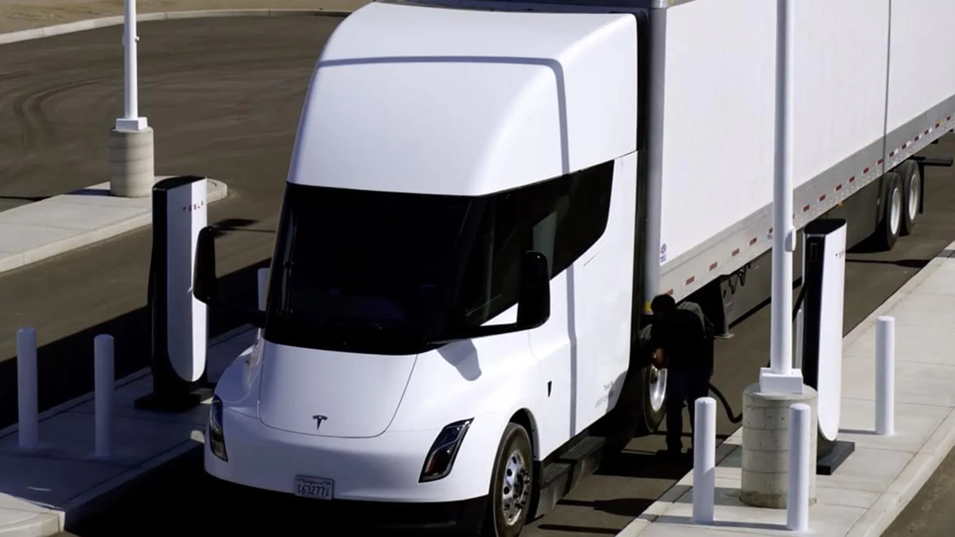Tesla Semi In Ricarica