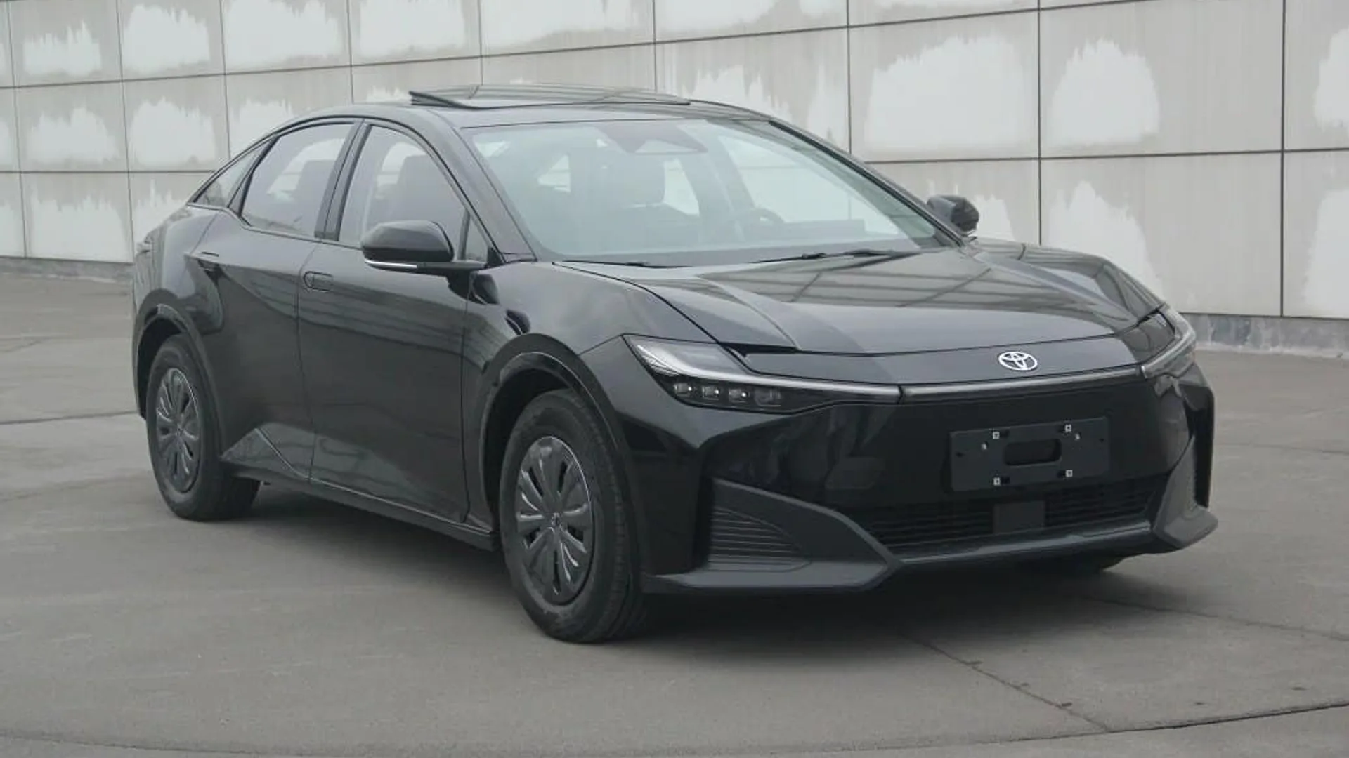 Toyota BZ3 Anteriore