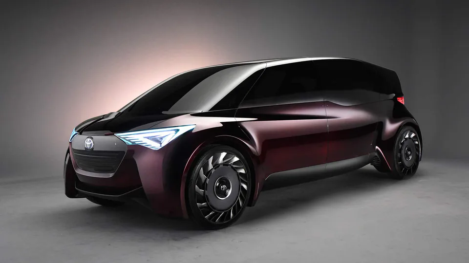 Toyota rilancia la Previa a forma di uovo come primo minivan elettrico