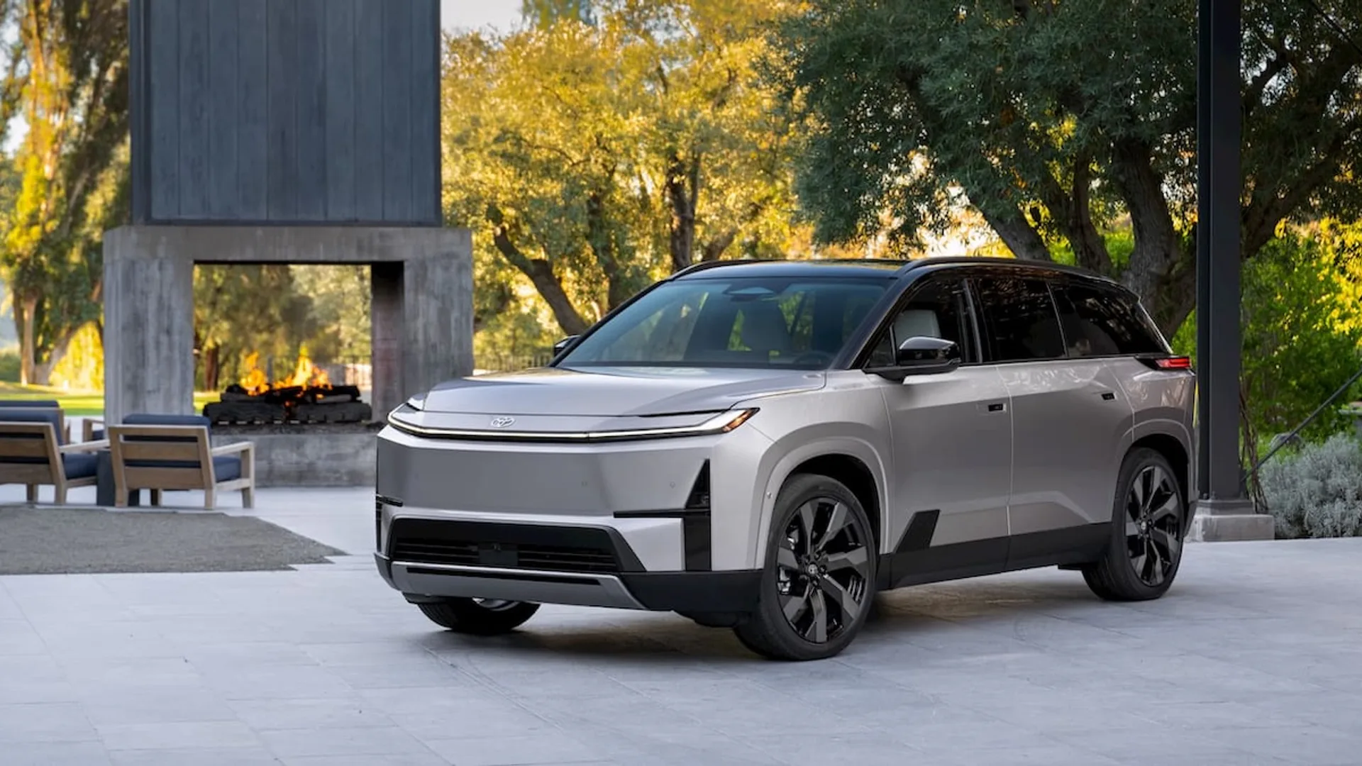 Toyota Highlander EV 2027: oltre 500 km di autonomia