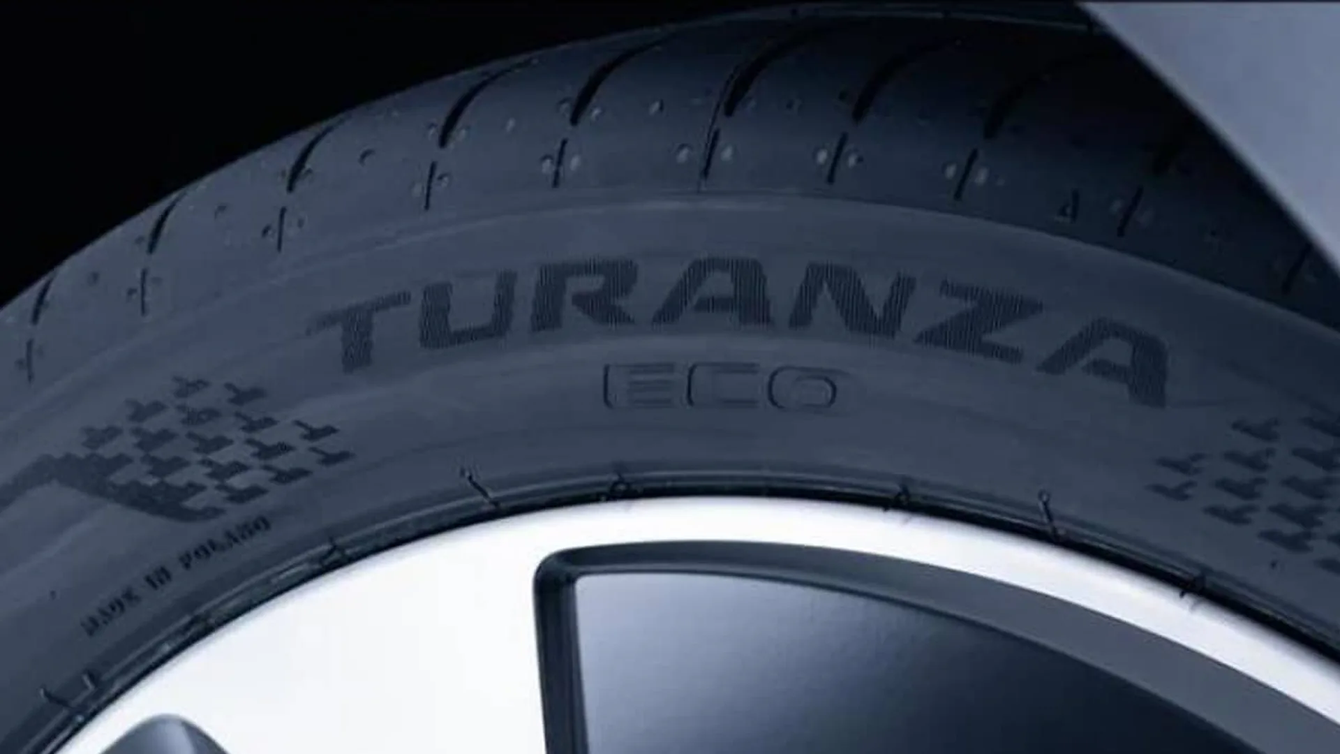 Bridgestone debutta con un pneumatico Turanza specifico per EV ottimizzato per i proprietari di Tesla e Mustang Mach-E
