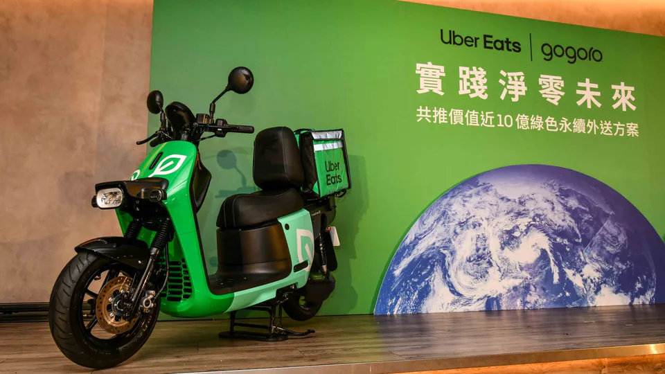 Uber Eats e GOGORO insieme per lo swap batterie nei motorini