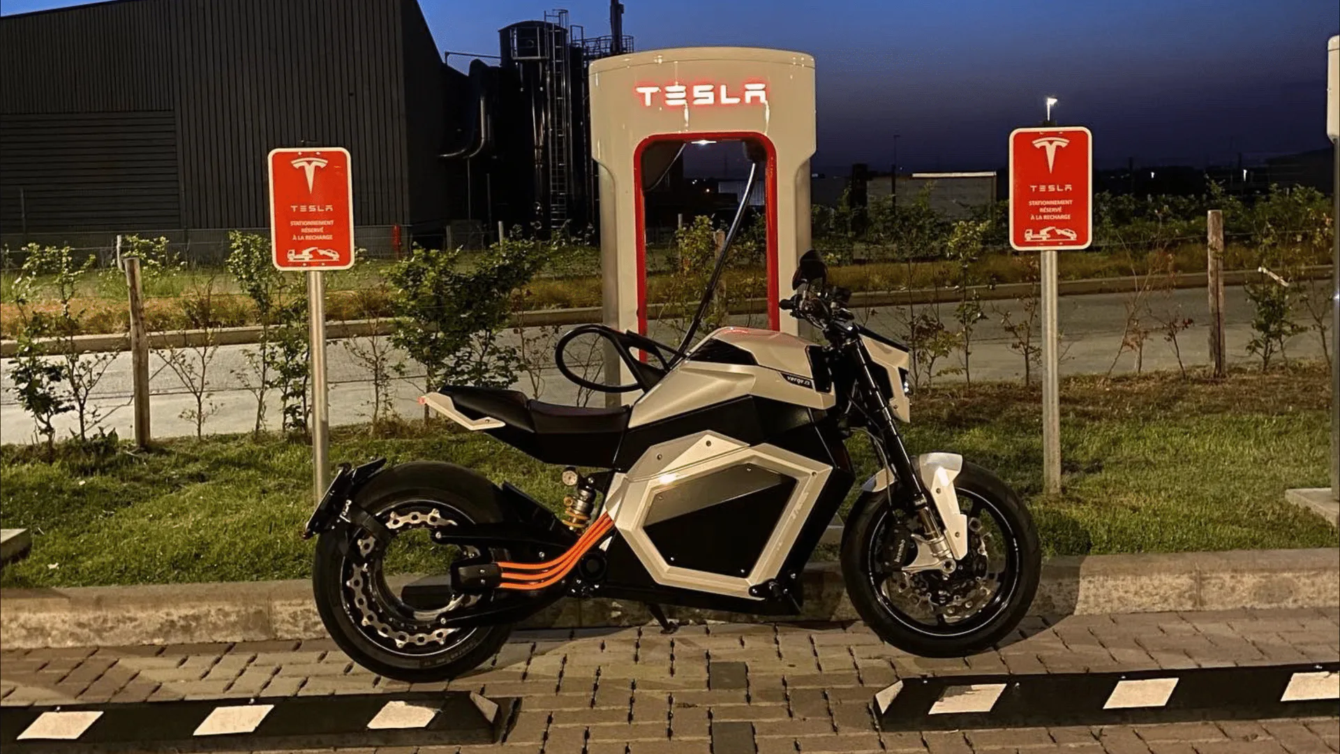 Verge, Il primo produttore di motociclette elettriche che si iscrive alla rete di ricarica NACS di Tesla