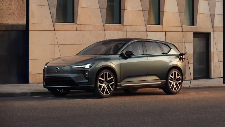 Volvo EX60 debutta con ricarica ultra-rapida