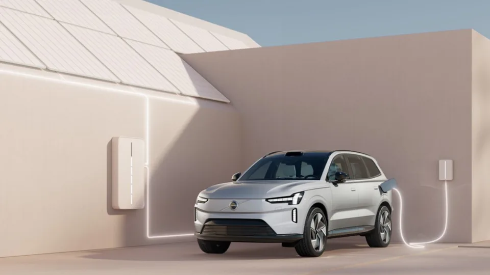 EX90: Volvo punta sulla tecnologia V2G (vehicle to grid)
