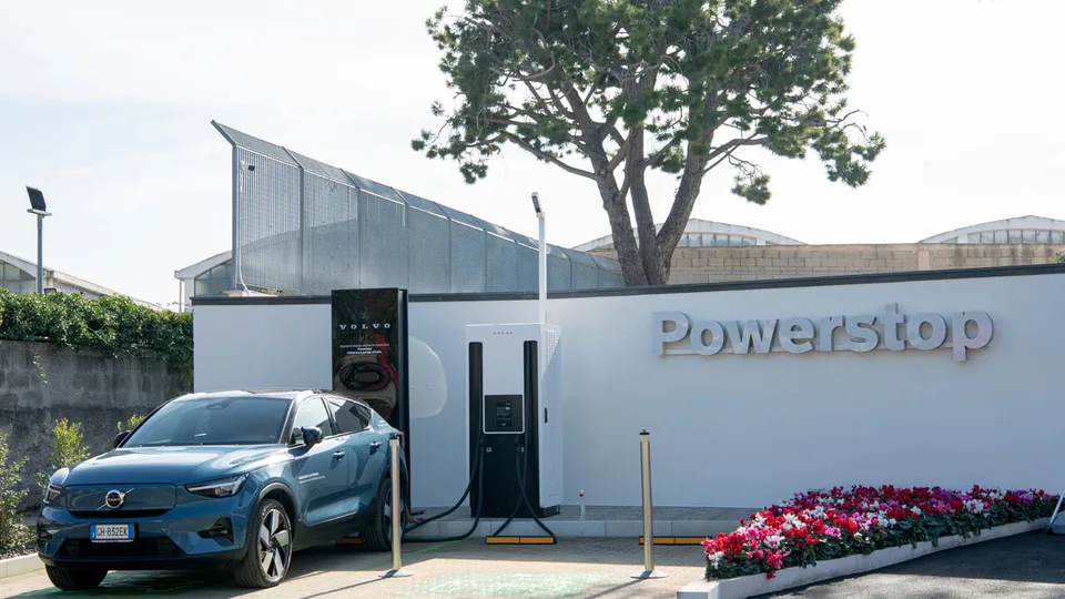 Volvo Powerstop - Le colonnine raggiungono Bari