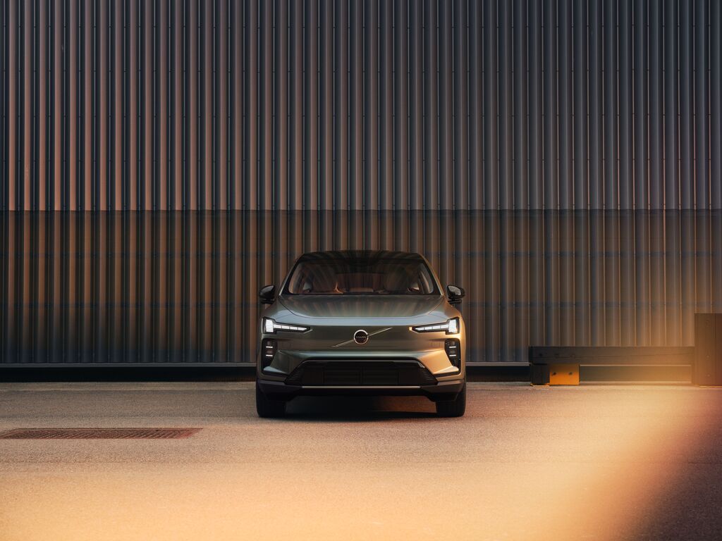 Volvo EX60 debutta con ricarica ultra-rapida | Elettronauti.it