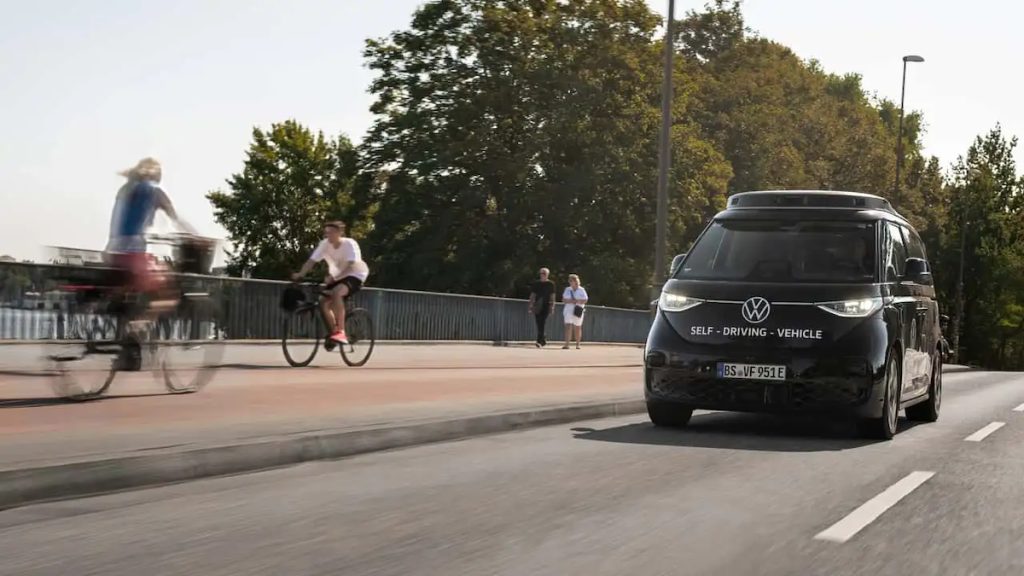Volkswagen ID. Buzz robotaxi debutta a Los Angeles | Elettronauti.it