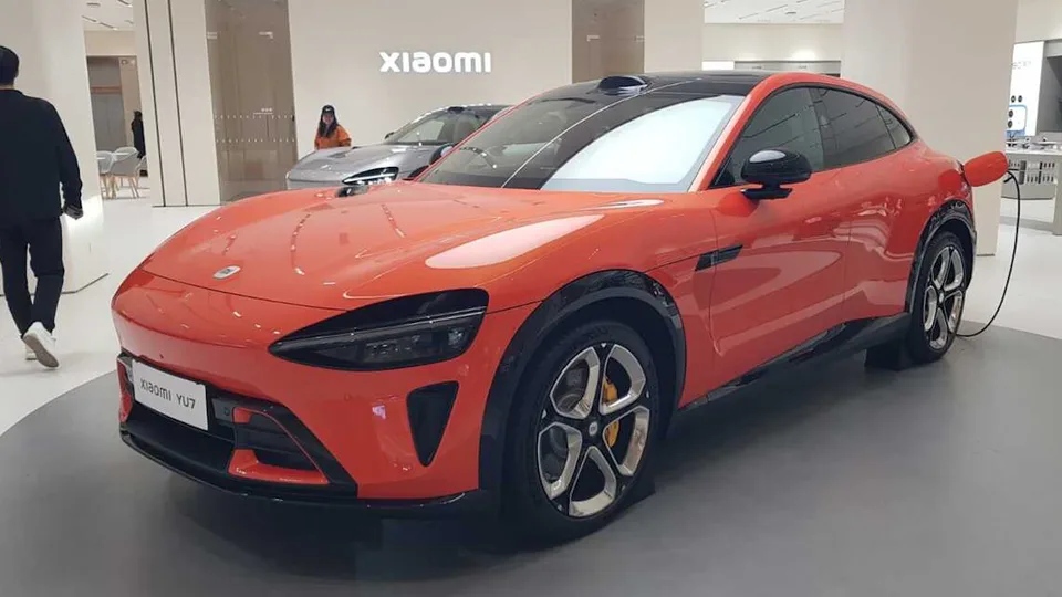 Xiaomi lancia la nuova YU7 economica e sfida ancora Tesla Model Y