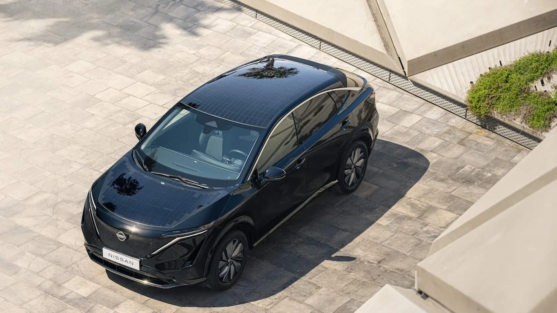 Nissan Ariya solare: test su come l’EV sfrutta il sole