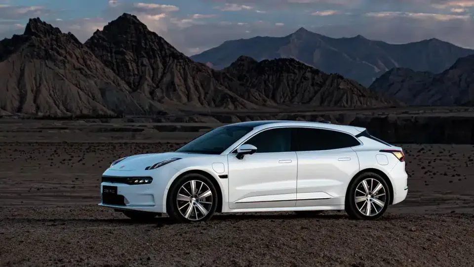 Zeekr inizia le consegne del suo EV 001 - leader mondiale con i suoi 1000 km di autonomia