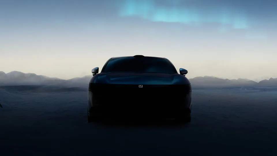 ZEEKR presenta il suo primo modello di berlina, la 007, in vista dei preordini di questo mese