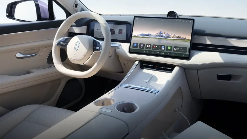Elettronauti - Aito M5 M5 RWD - infotainment
