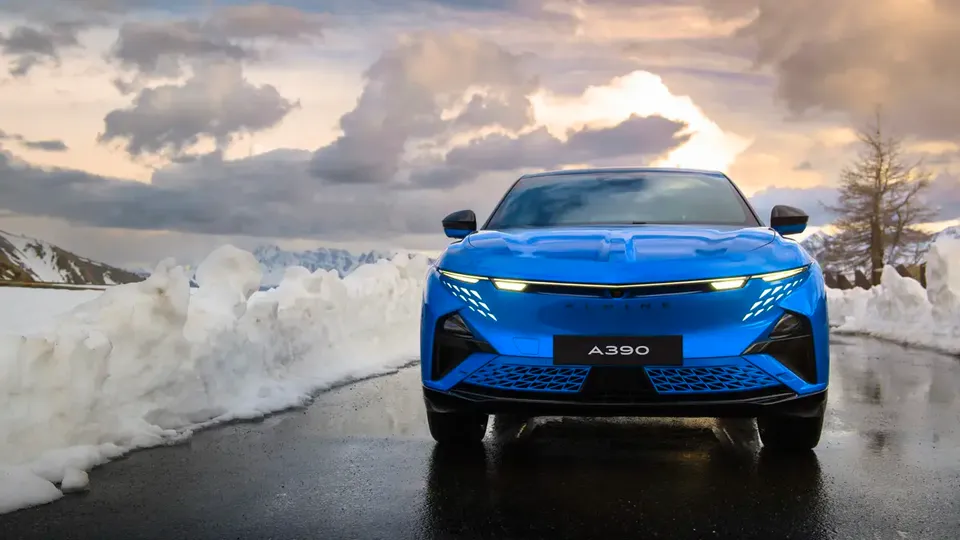 Elettronauti - Alpine A390 GT - Blu - Esterno - Vista anteriore a tre quarti