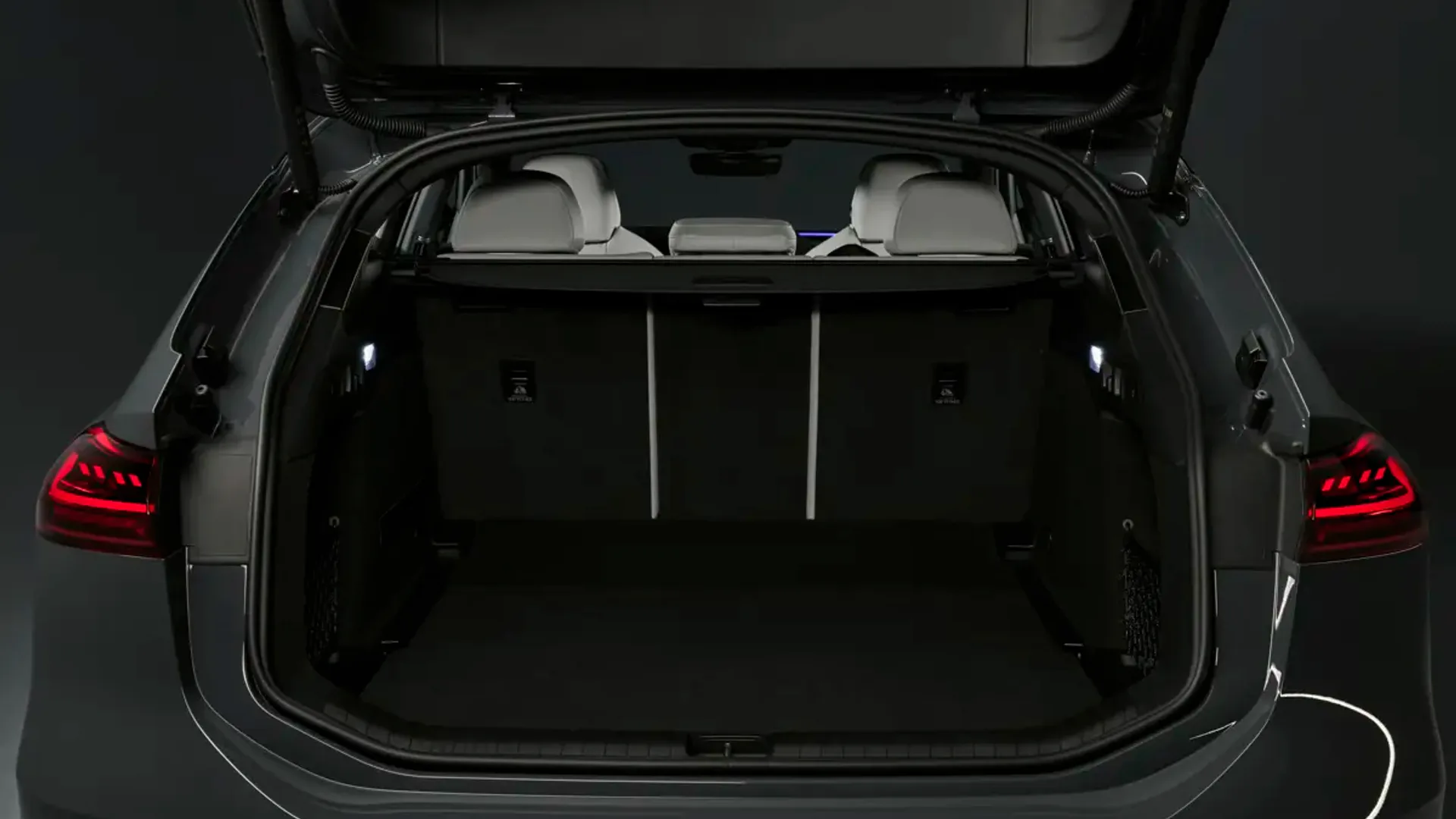 Elettronauti - Audi A6 A6 Avant e-tron - bagagliaio