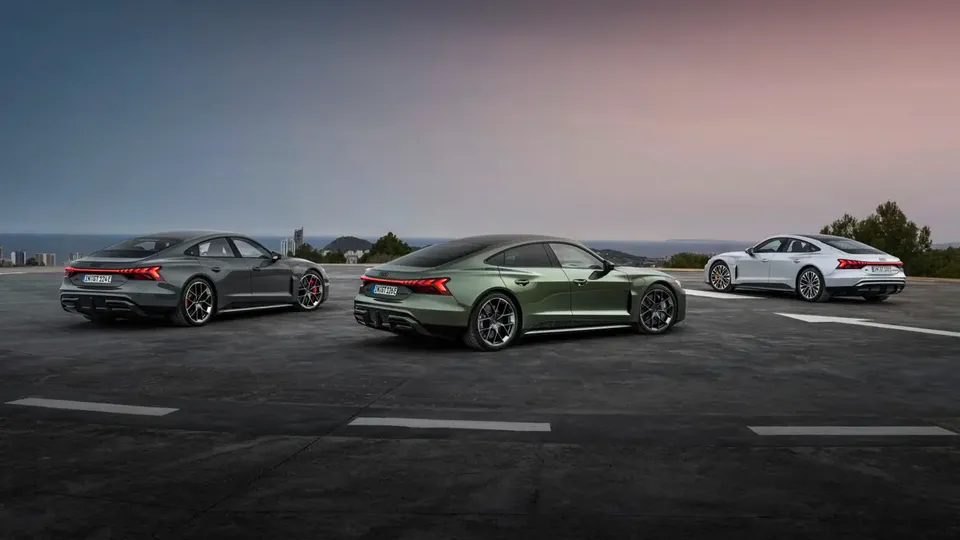 Elettronauti - Audi RS e-tron GT performance - Verde - Esterno - Vista anteriore a tre quarti