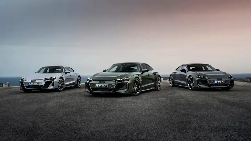 Elettronauti - Audi RS e-tron GT - Viola - Esterno - Vista anteriore a tre quarti