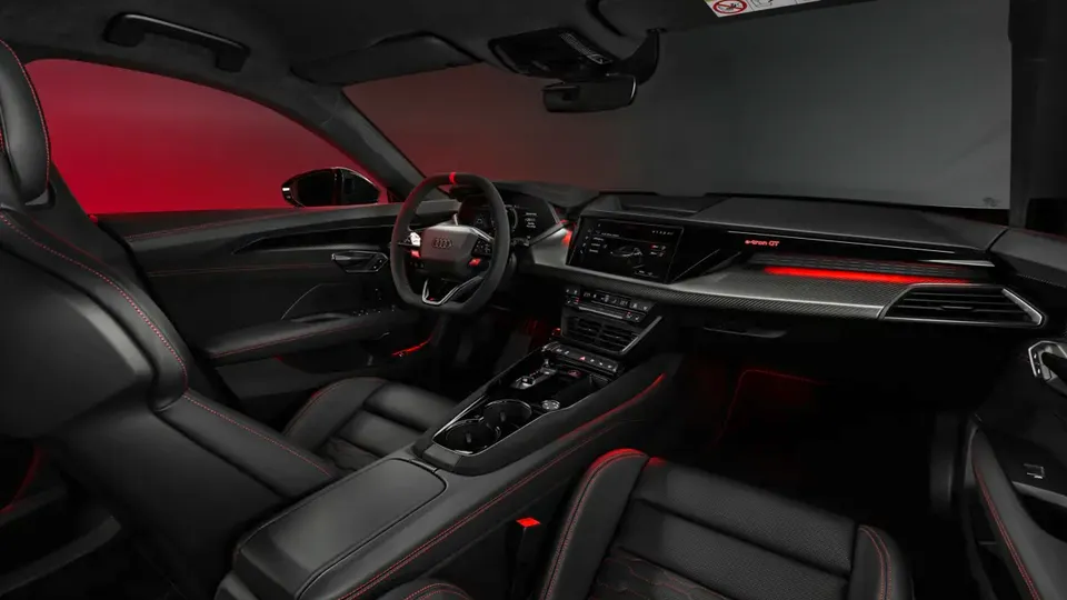Elettronauti - Audi RS e-tron GT - Interni - Vista della plancia