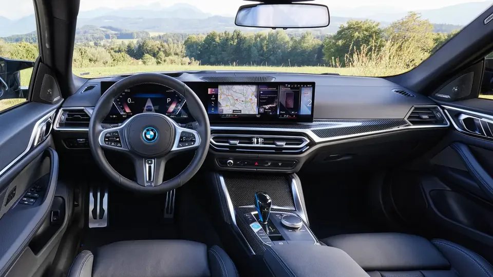 Elettronauti - BMW i4 M50 xDrive - Plancia - Vista della plancia