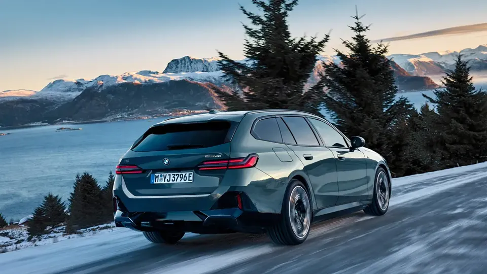 Elettronauti - BMW i5 Touring