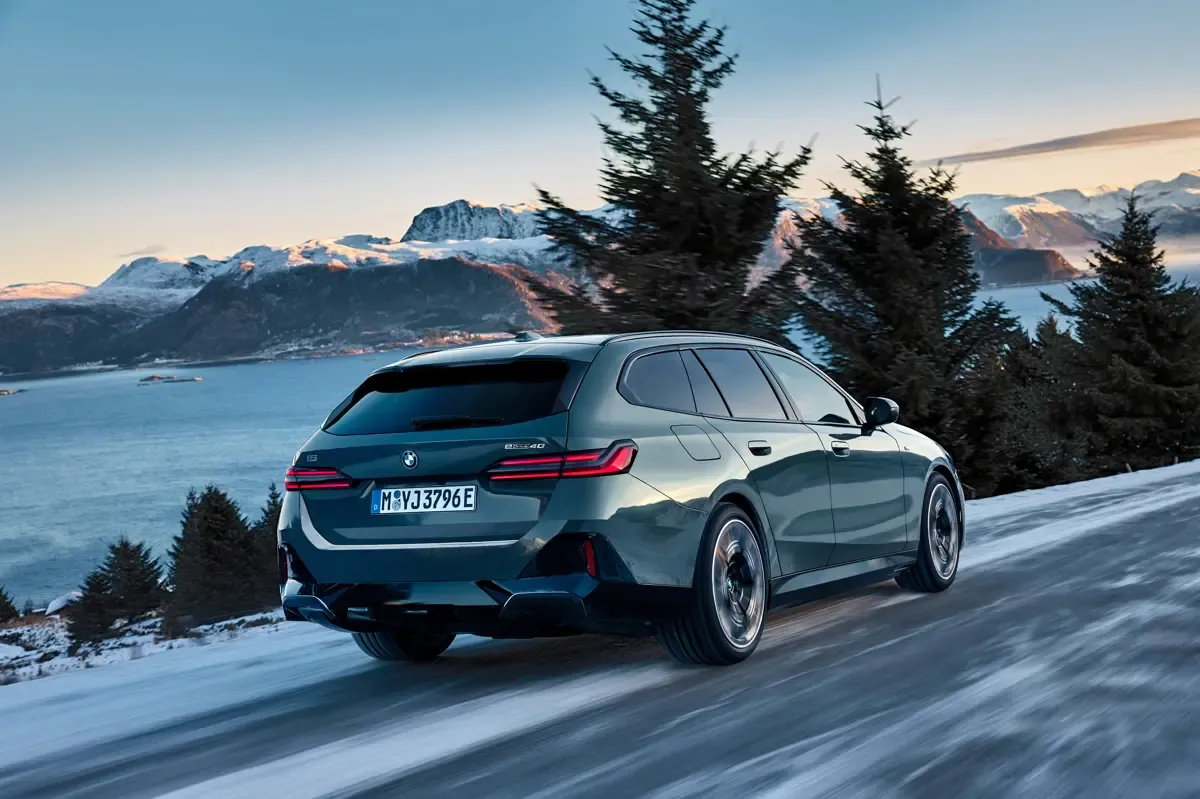 Elettronauti - BMW i5 Touring
