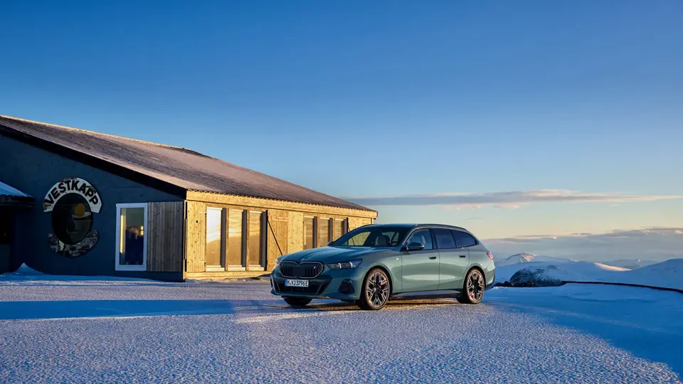 Elettronauti - BMW i5 Touring