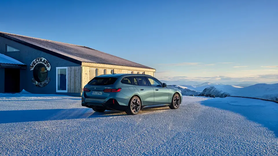Elettronauti - BMW i5 Touring