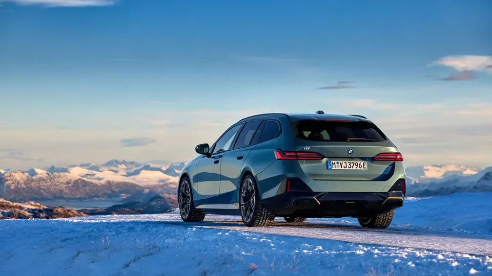 Elettronauti - BMW i5 Touring