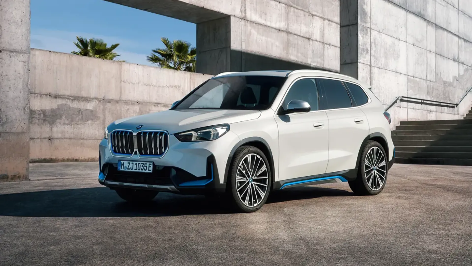 iX1 xDrive 30